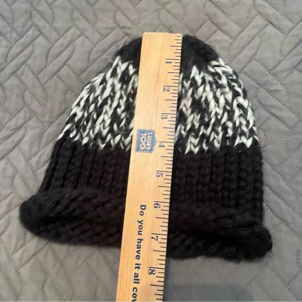 Handmade Crochet Chunky Knit Black and White Beanie Hat NWOT